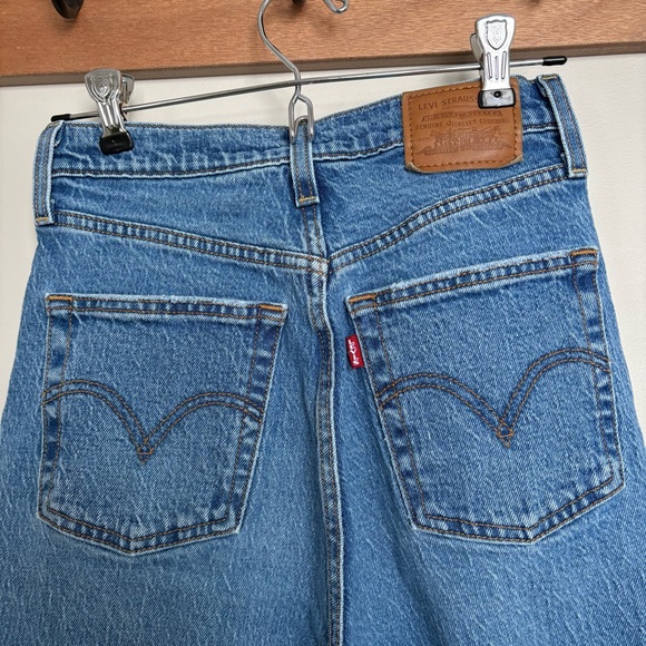 Levi’s Premium Ribcage Straight Ankle Jeans Size 25 High Rise - Picture 4 of 9